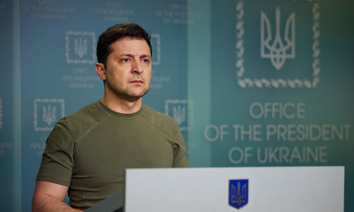 Kiev reage: Zelensky promete resposta dura a bombardeios da Rússia