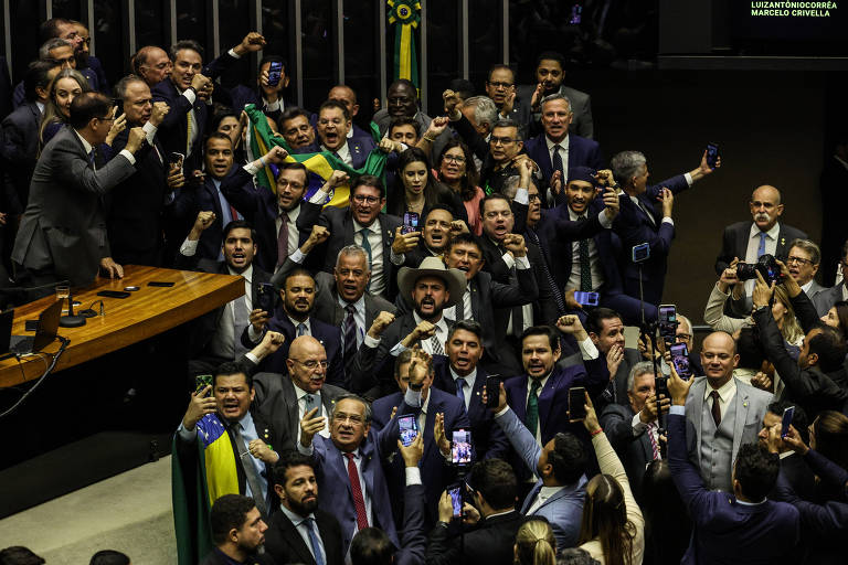 Câmara aprova urgência para projeto que concede anistia aos atos de 8 de Janeiro