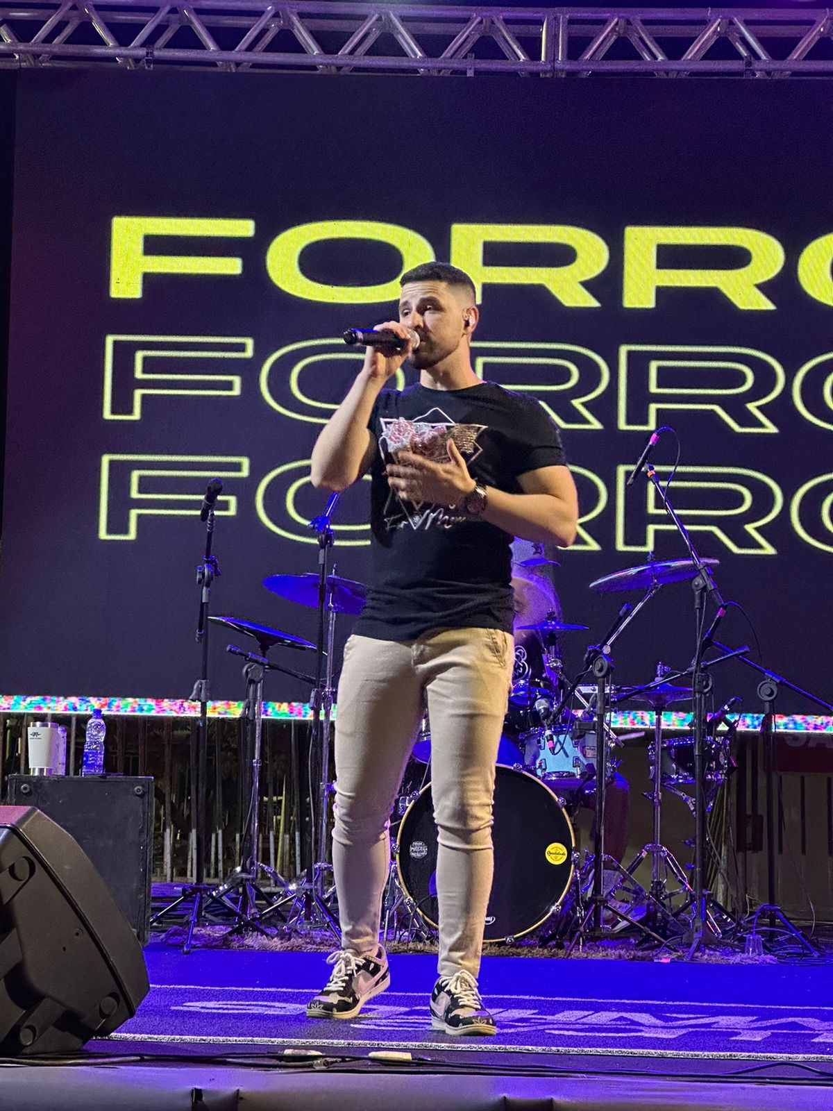 Lucas Matheus: cantor, músico, compositor e showman do forró nacional