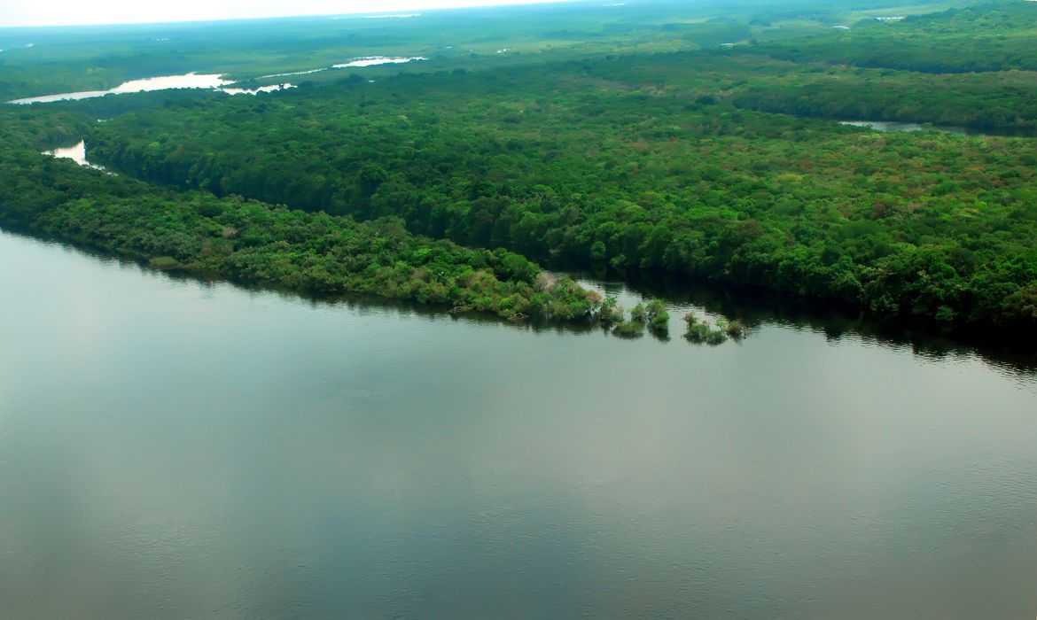 À Beira do Abismo Azul: O Despertar da Margem Equatorial
