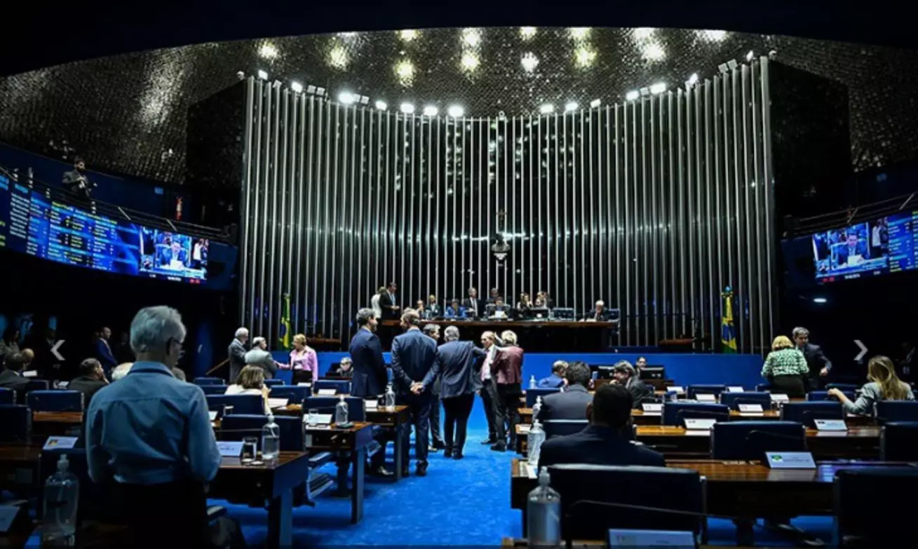 Senado pode endurecer penas para quem oferecer drogas ou bebidas a menores de 18 anos