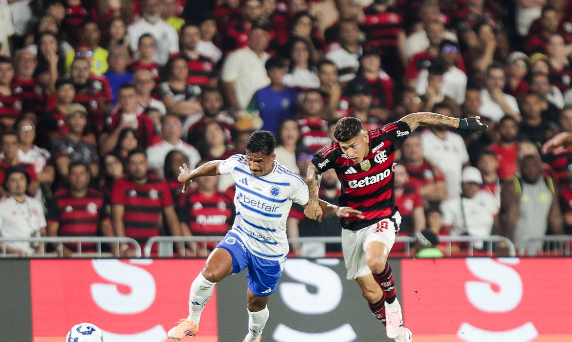 Flamengo e Cruzeiro travam duelo equilibrado no Maracanã e empatam sem gols pelo Brasileirão