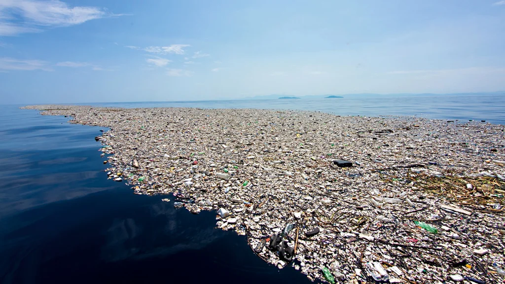 Brasil declara guerra ao plástico nos mares: uma nova era na proteção dos oceanos
