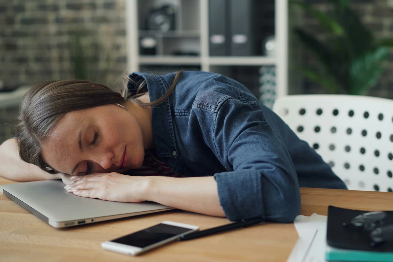 A geração exausta — jovens conectados e emocionalmente esgotados
