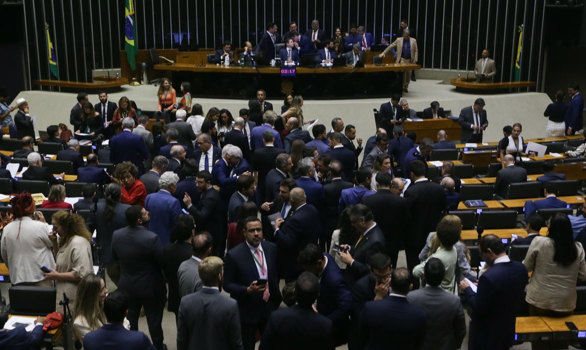 Revolução no Imposto de Renda: Câmara aprova isenção para salários de até R$ 5 mil e mira nos super-ricos