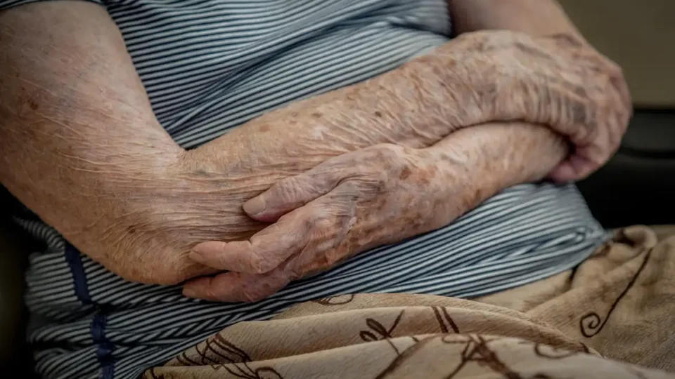 Trabalhadora doméstica é resgatada em condição análoga à escravidão após 50 anos de serviço