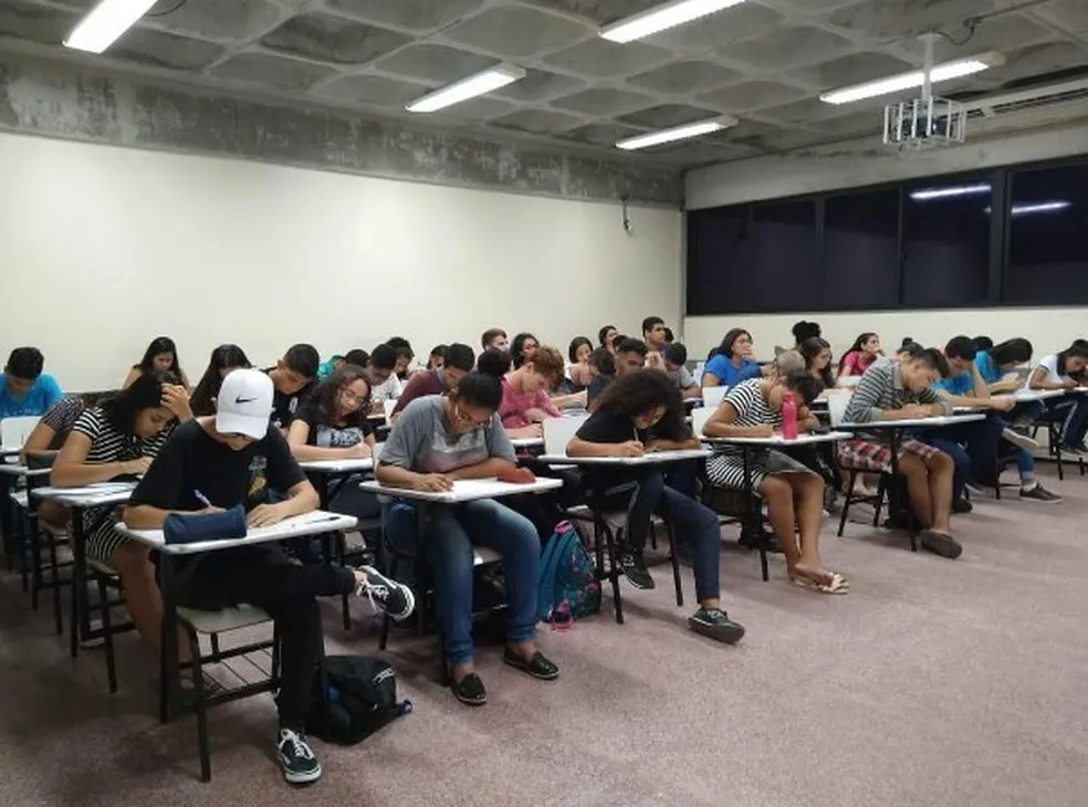 Governo investe mais de R$ 100 milhões em cursinhos populares para o Enem