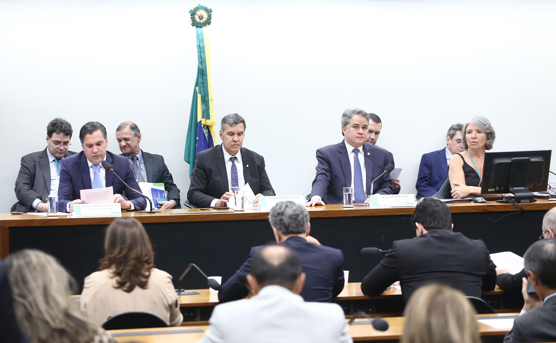 Fundão Eleitoral: quando o dinheiro público vira campanha