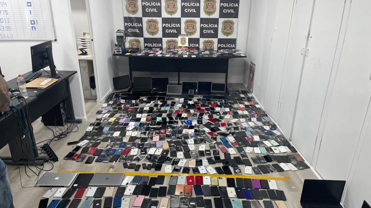 Maior Devolução da História: Polícia Civil do RJ Entrega 1.600 Celulares Roubados a Seus Donos