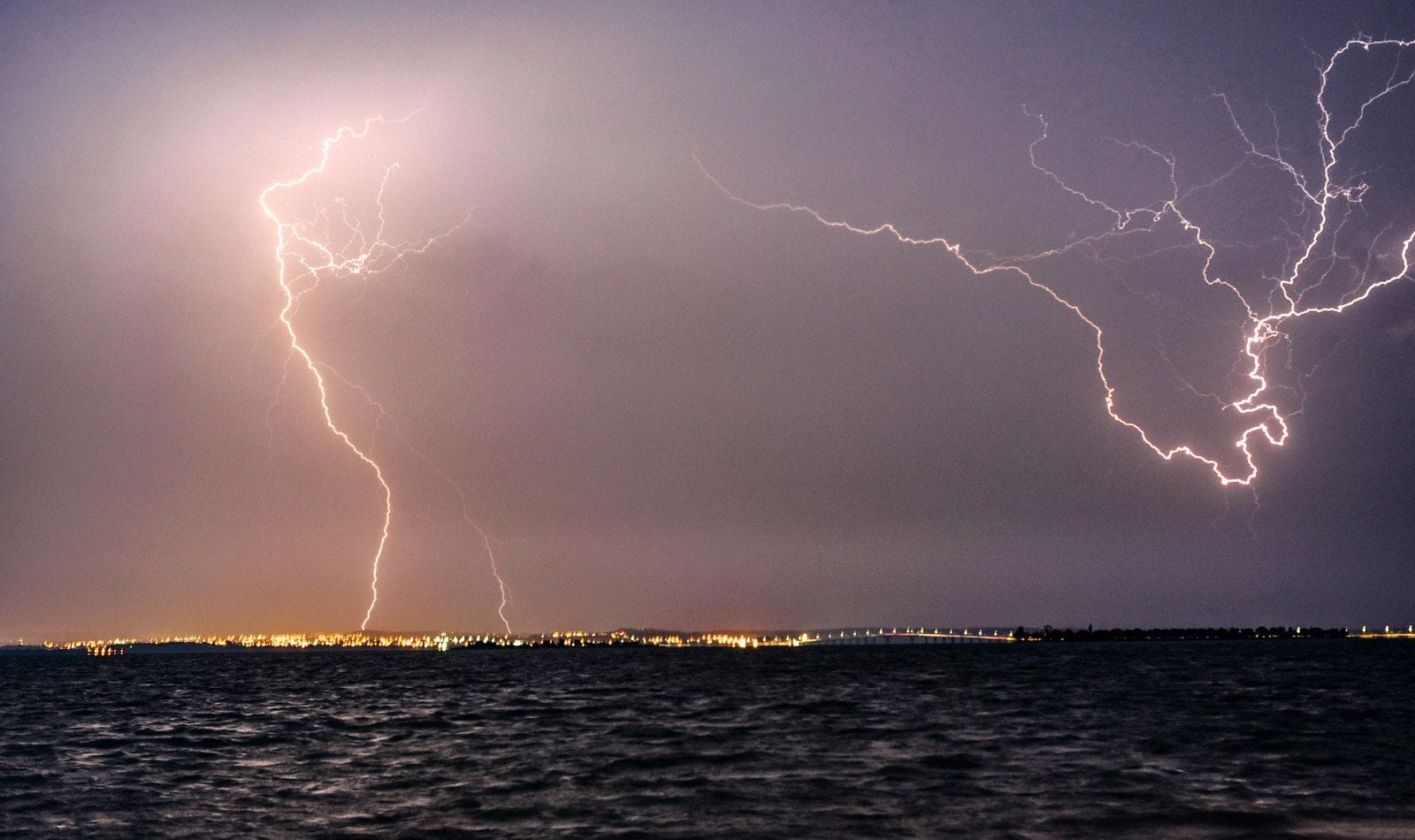 Tocantins registra recorde histórico de descargas atmosféricas em 24h: mais de 100 mil raios caíram no Estado 