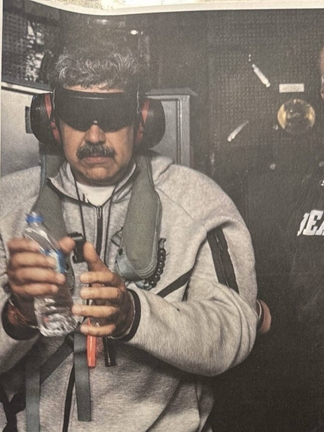 Trump divulga foto que atribui a Nicolás Maduro após suposta detenção