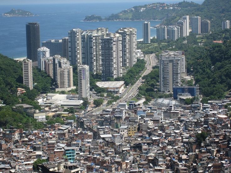 Entre o luxo e a favela, o abismo onde as verbas públicas desaparecem