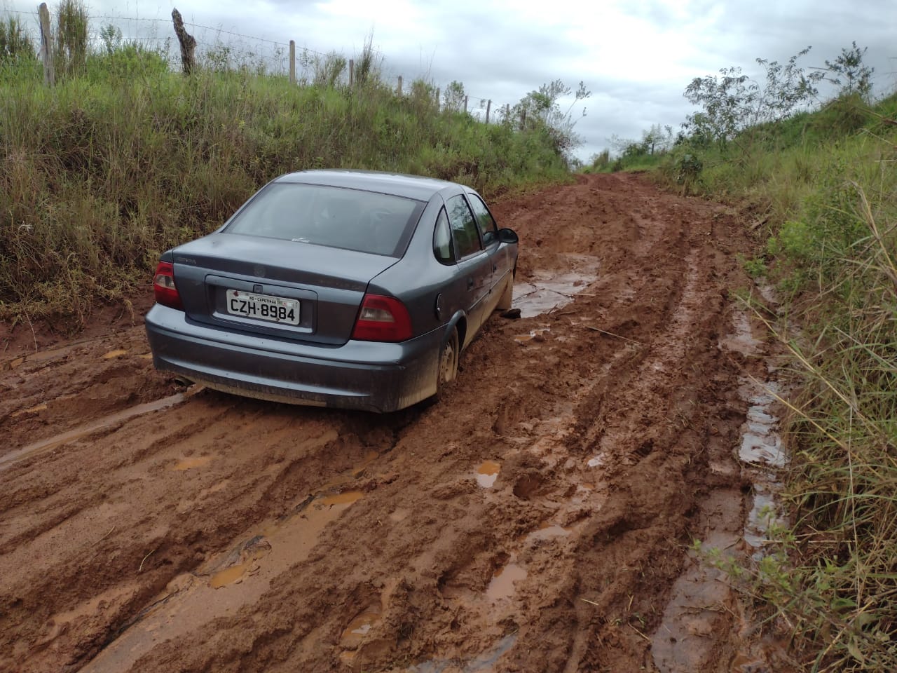 Chuvas expõem fragilidades e isolam moradores em Aparecida do Rio Negro