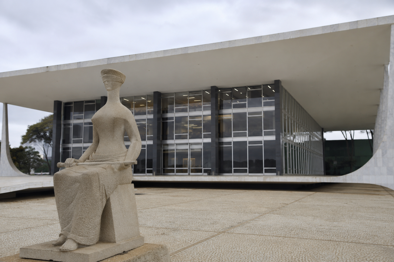 Entre a Lei e a Confiança: Por Que o Judiciário Precisa Ser Compreendido para Fortalecer a Democracia